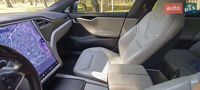 Лифтбек Tesla Model S 2014 в Кривом Роге