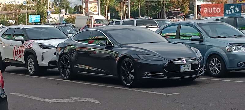 Лифтбек Tesla Model S 2014 в Кривом Роге