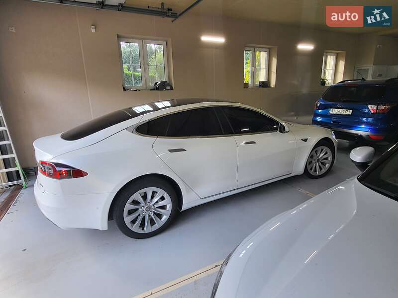 Лифтбек Tesla Model S 2017 в Глевахе