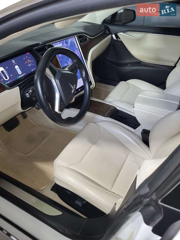 Лифтбек Tesla Model S 2017 в Глевахе