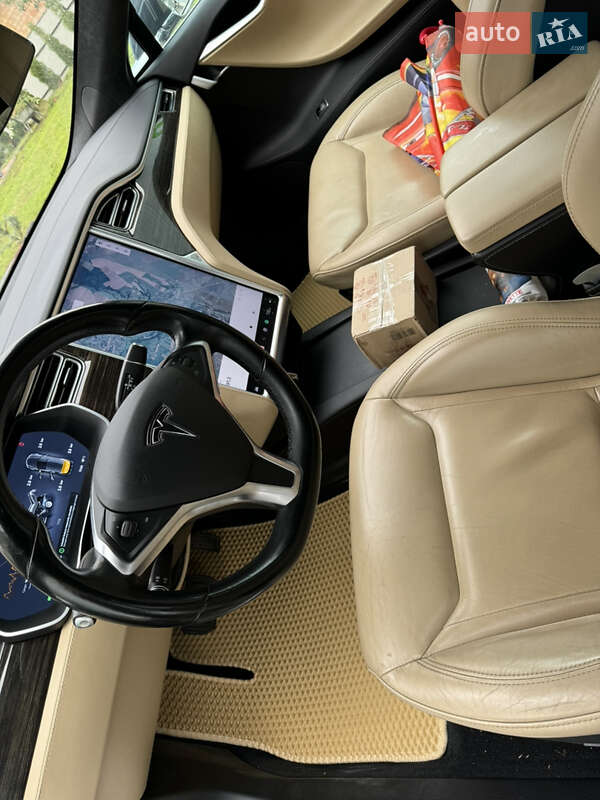 Лифтбек Tesla Model S 2016 в Снятине