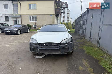 Tesla Model S 2015