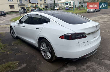 Лифтбек Tesla Model S 2015 в 