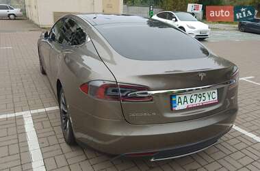 Ліфтбек Tesla Model S 2015 в Києві