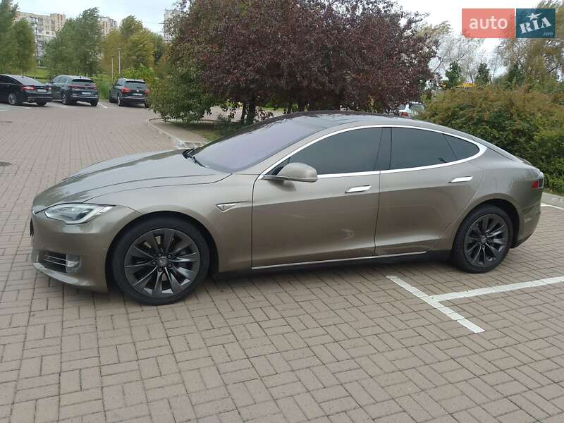 Лифтбек Tesla Model S 2015 в Киеве