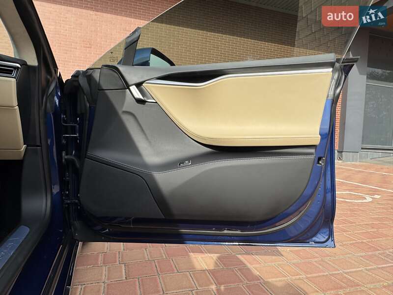 Лифтбек Tesla Model S 2016 в Одессе