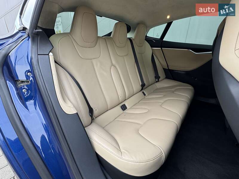 Лифтбек Tesla Model S 2016 в Одессе