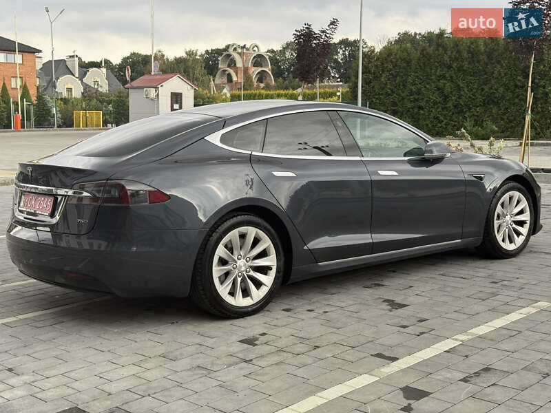 Ліфтбек Tesla Model S 2017 в Львові