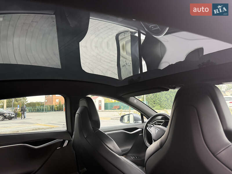 Ліфтбек Tesla Model S 2017 в Львові