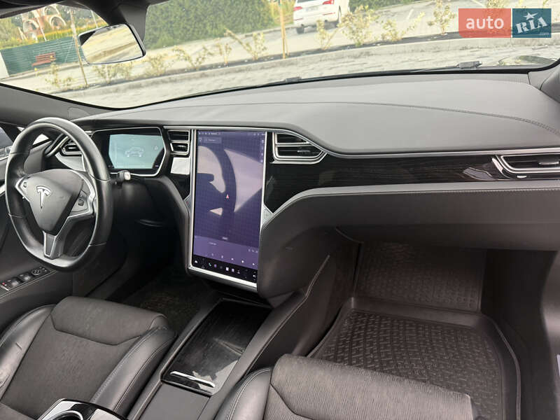 Ліфтбек Tesla Model S 2017 в Львові