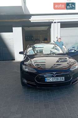 Tesla Model S 2015