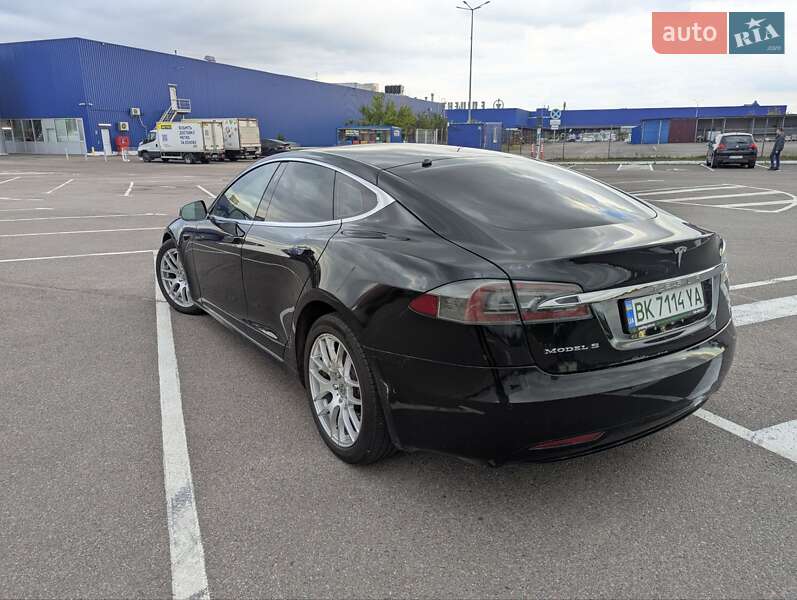 Лифтбек Tesla Model S 2017 в Ровно