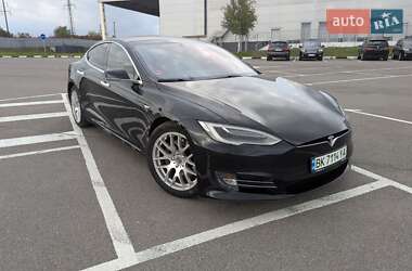 Лифтбек Tesla Model S 2017 в Ровно