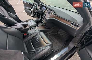 Лифтбек Tesla Model S 2017 в Ровно