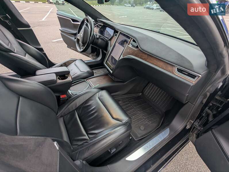 Лифтбек Tesla Model S 2017 в Ровно