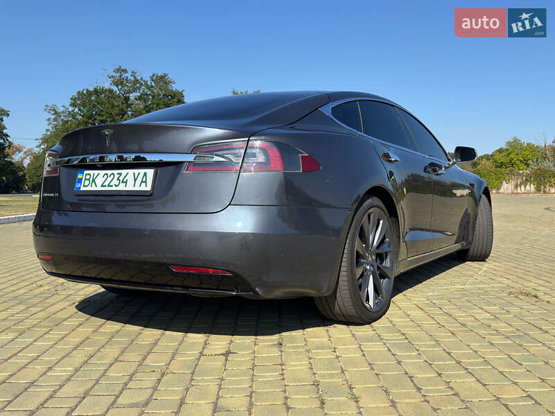 Лифтбек Tesla Model S 2017 в Одессе