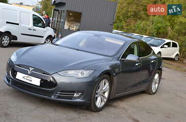 Tesla Model S 2015