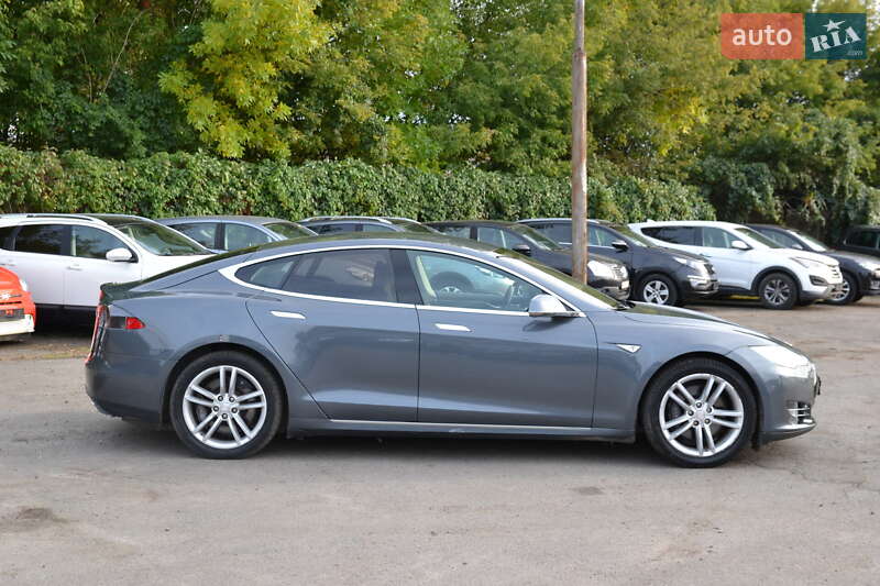 Лифтбек Tesla Model S 2015 в Луцке