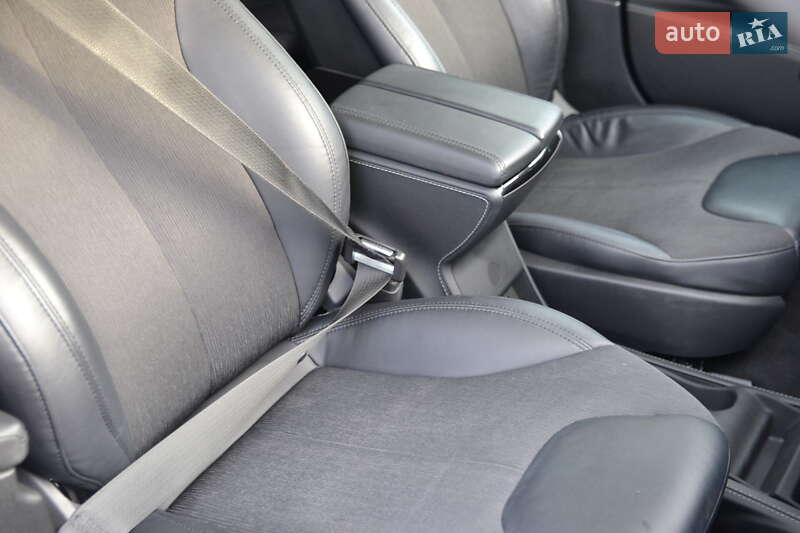 Лифтбек Tesla Model S 2015 в Луцке