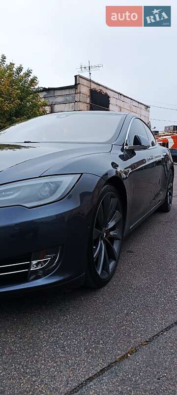 Лифтбек Tesla Model S 2014 в Кривом Роге