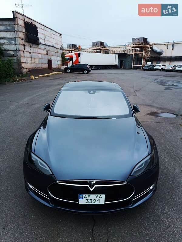 Лифтбек Tesla Model S 2014 в Кривом Роге