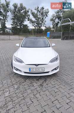 Лифтбек Tesla Model S 2017 в Черновцах