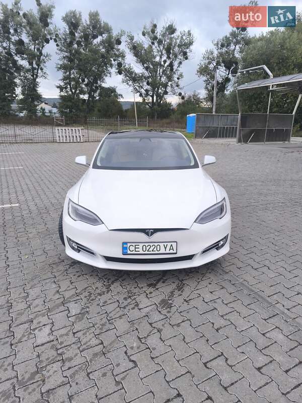Лифтбек Tesla Model S 2017 в 