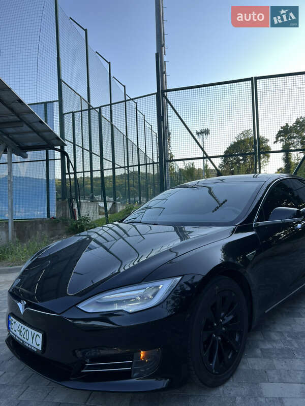 Лифтбек Tesla Model S 2016 в Львове