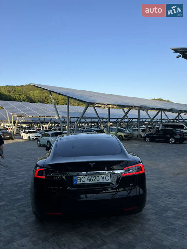 Лифтбек Tesla Model S 2016 в Львове