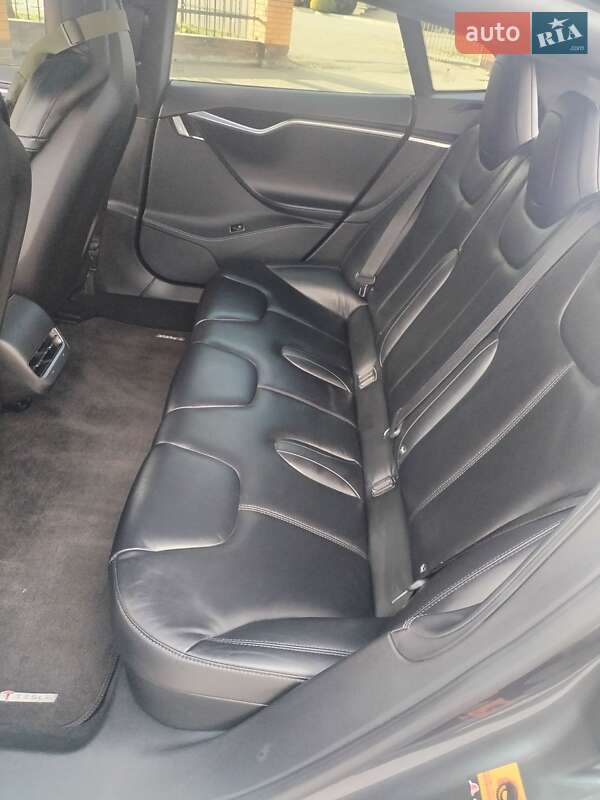 Ліфтбек Tesla Model S 2016 в Олександрії