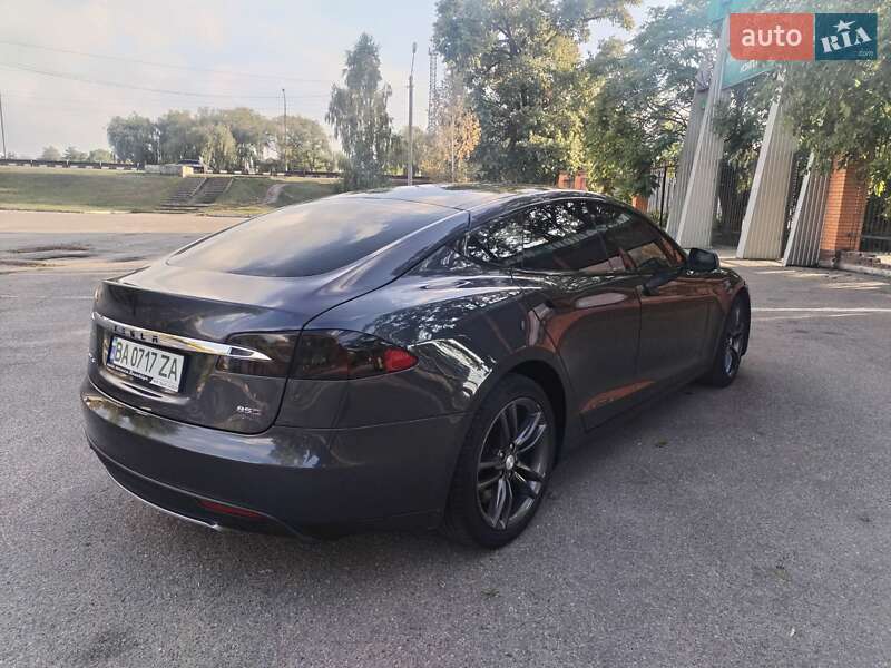 Ліфтбек Tesla Model S 2016 в Олександрії
