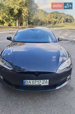 Ліфтбек Tesla Model S 2016 в Олександрії