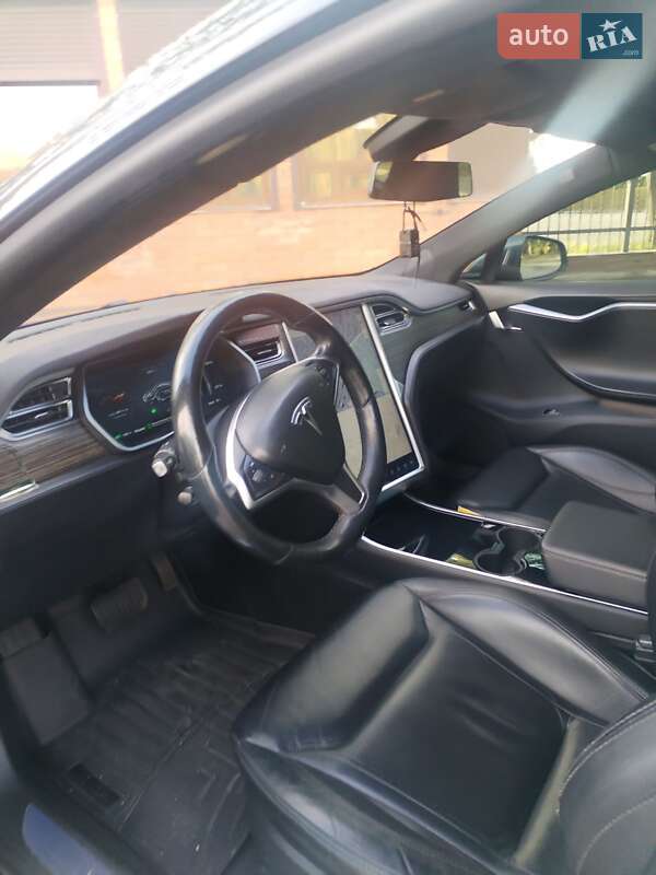 Ліфтбек Tesla Model S 2016 в Олександрії