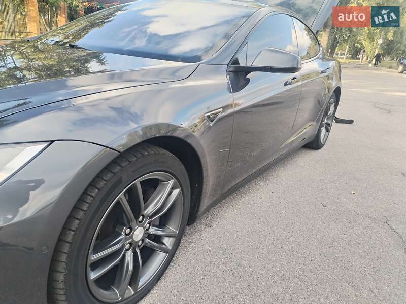 Ліфтбек Tesla Model S 2016 в Олександрії