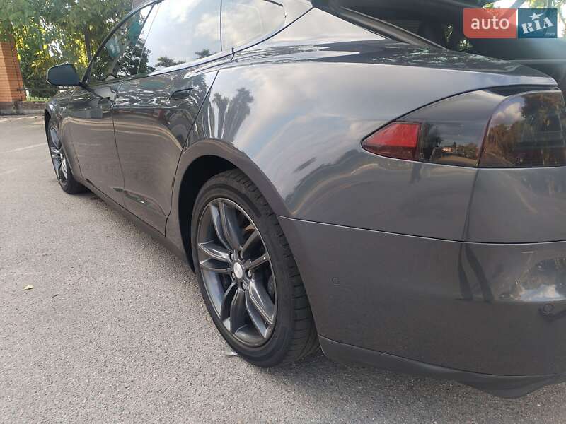 Ліфтбек Tesla Model S 2016 в Олександрії