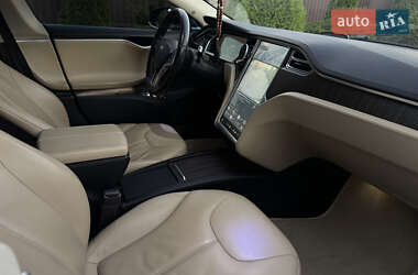 Лифтбек Tesla Model S 2012 в 