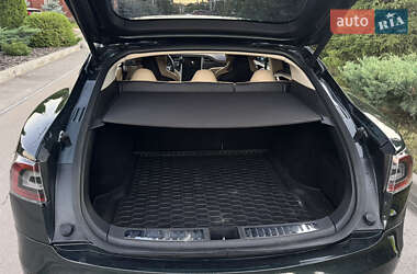 Лифтбек Tesla Model S 2012 в 