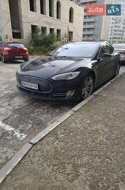 Tesla Model S 2014