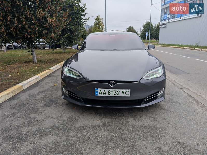 Ліфтбек Tesla Model S 2016 в Києві