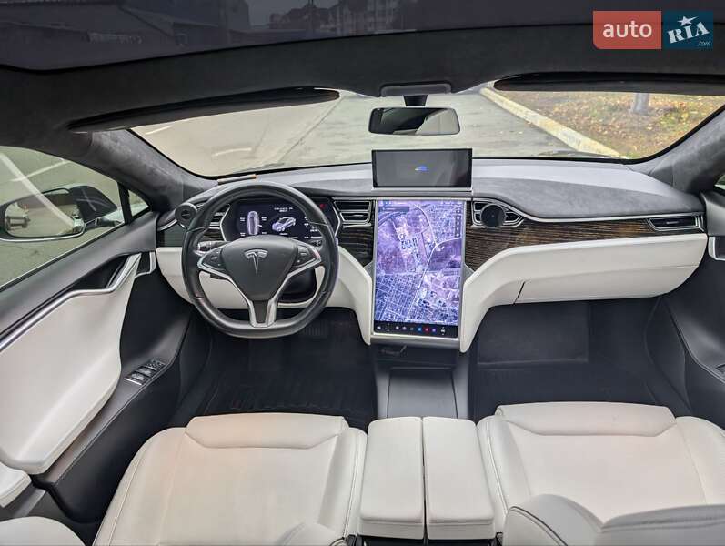 Ліфтбек Tesla Model S 2016 в Києві
