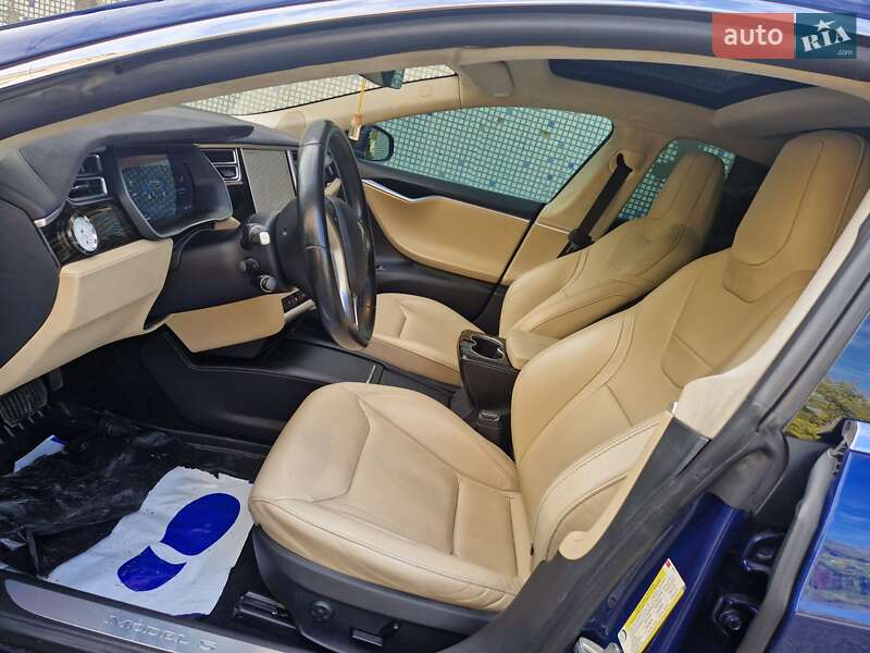 Ліфтбек Tesla Model S 2016 в Дніпрі