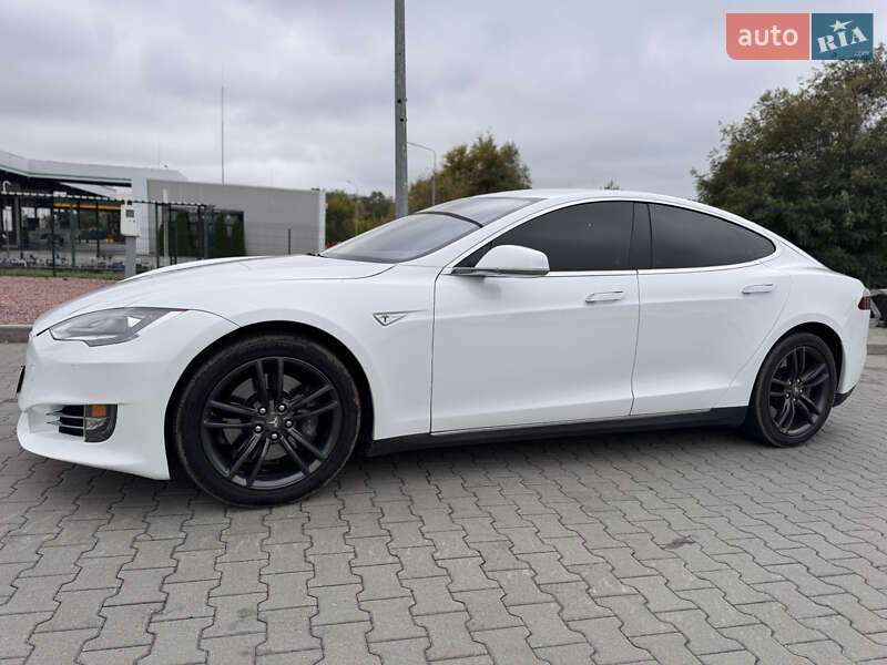 Лифтбек Tesla Model S 2014 в Киеве