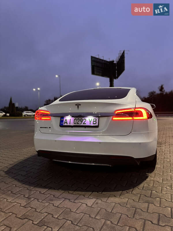 Лифтбек Tesla Model S 2014 в Киеве