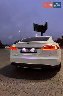 Лифтбек Tesla Model S 2014 в 