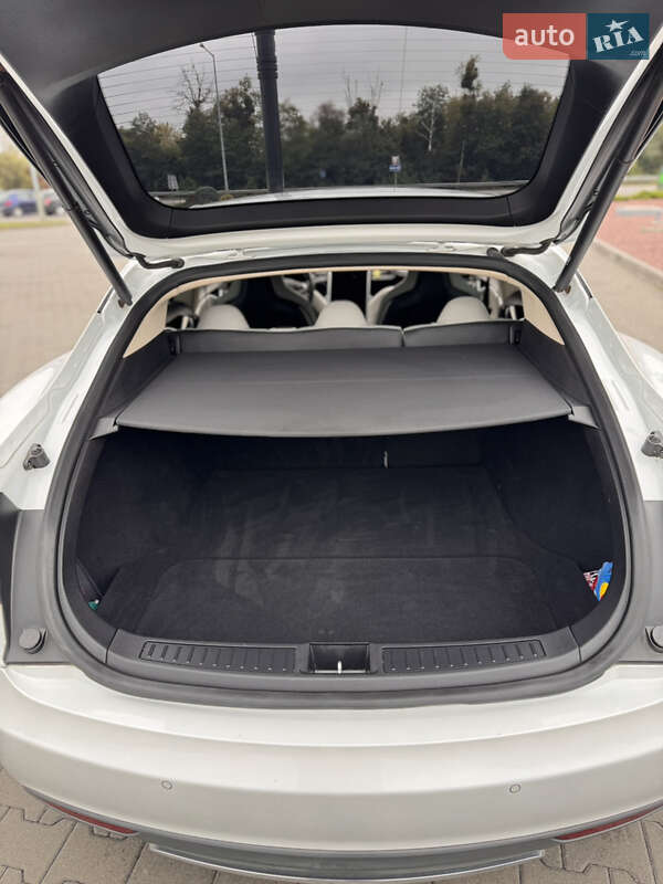 Лифтбек Tesla Model S 2014 в Киеве
