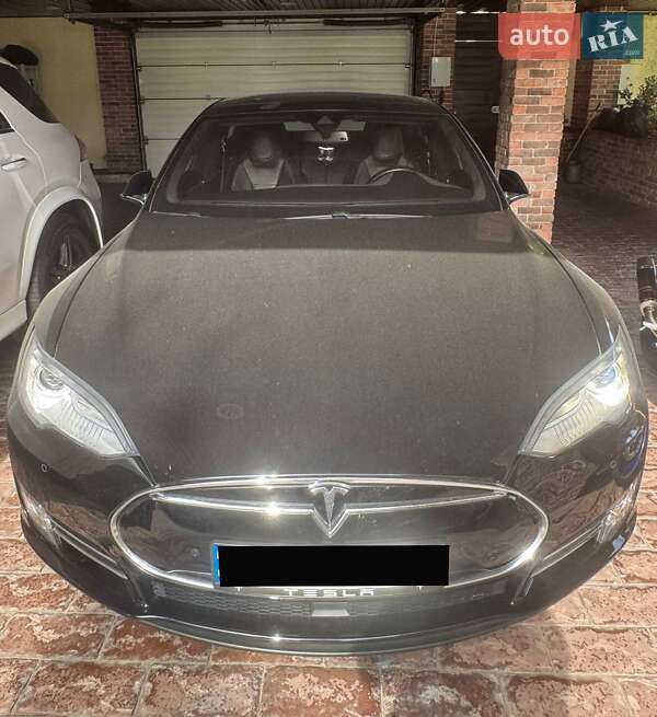 Tesla Model S 2015