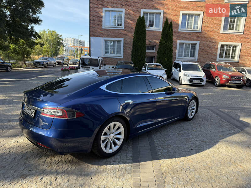 Лифтбек Tesla Model S 2016 в Кременчуге