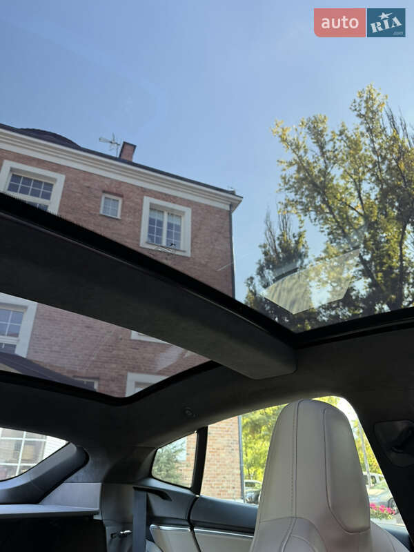 Лифтбек Tesla Model S 2016 в Кременчуге