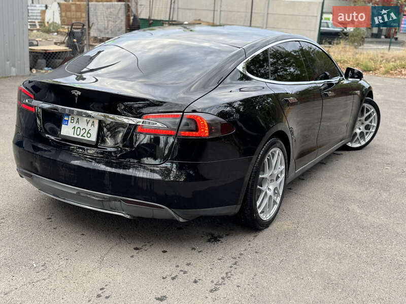 Лифтбек Tesla Model S 2014 в Николаеве фото 47 Лифтбек Tesla Model S 2014 в Николаеве