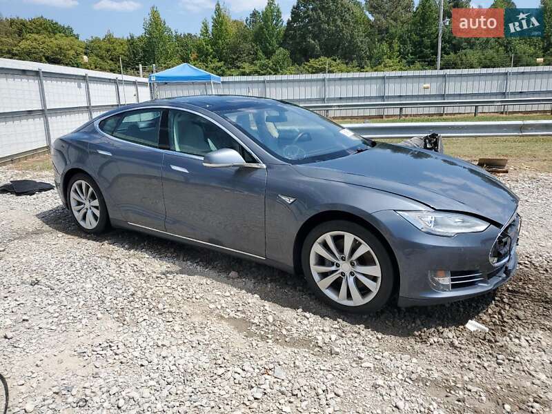 Tesla Model S 2014